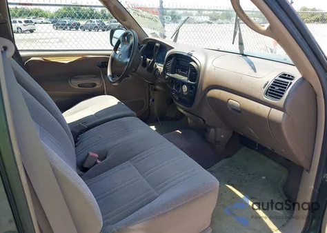 2001 Toyota Tundra Sr5 V8 z USA, uszkodzony, nr VIN 5TBBT44161S146937